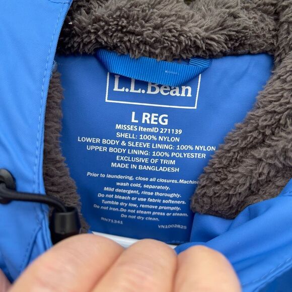 L.L.Bean size Large blue hooded water resistant coat. - Picture 7 of 9